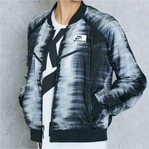 Nike International Bomber Jacket Size Small